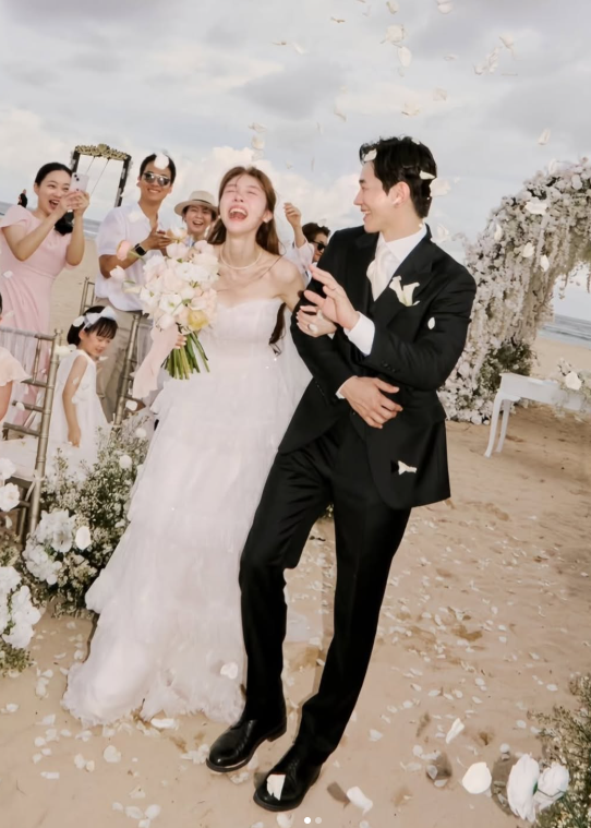 Day’s Bang Min-ah And On Ju-wan